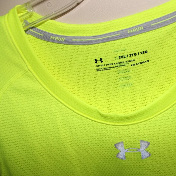 as new❤️Under Armour Run Anywhere Sleeveless Shirt Fluorescent Neon Tank Top - Picture 2 of 5